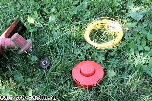 How to Change a Fishing Line on a Mower