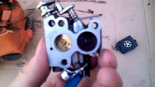 How to Clean a Husqvarna Chainsaw Carburetor
