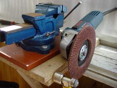 How to Correctly Place the Grinding Wheel On an Angle Grinder