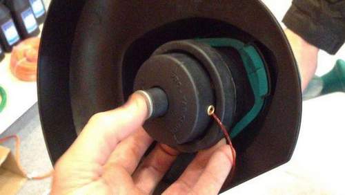 How to Insert a Fishing Line into an Electric Bosch Trimmer