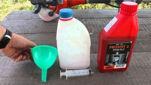 The ratio of gasoline and oil for brushcutters