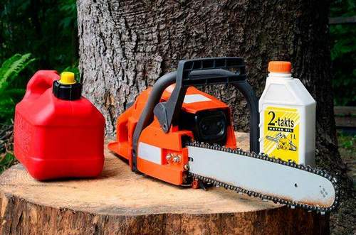 Where To Pour Oil Into A Chainsaw