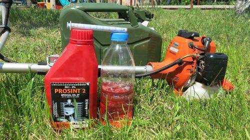 How to Make Fuel For a Lawn Mower