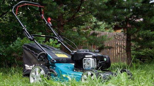 How to Dry Grass from a Lawn Mower