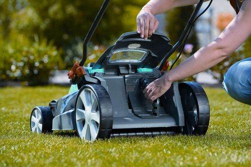 How Much Oil To Pour Into A Four-Stroke Lawn Mower