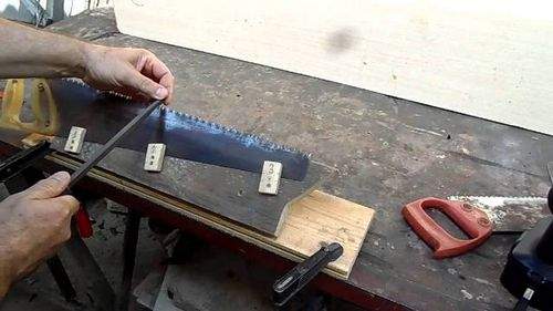 How To Sharpen A Hacksaw On Wood With A File